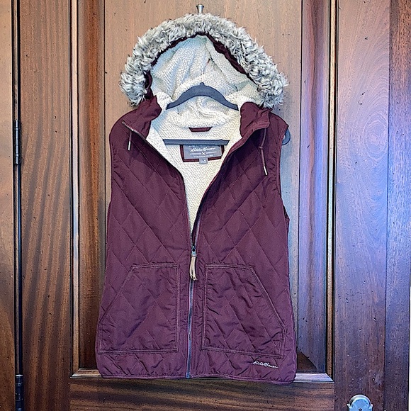 Eddie Bauer Vest quilted sherpa lined with hood - Picture 2 of 16